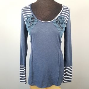 Blue top with lace cutouts, by Oddy, M